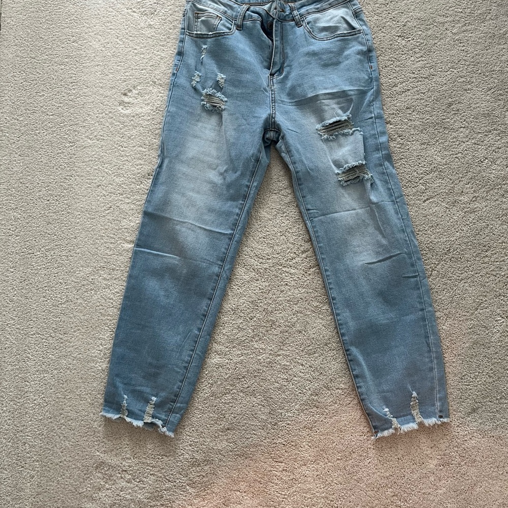 NWOT Boutique Shop Women's Distressed Blue Jeans